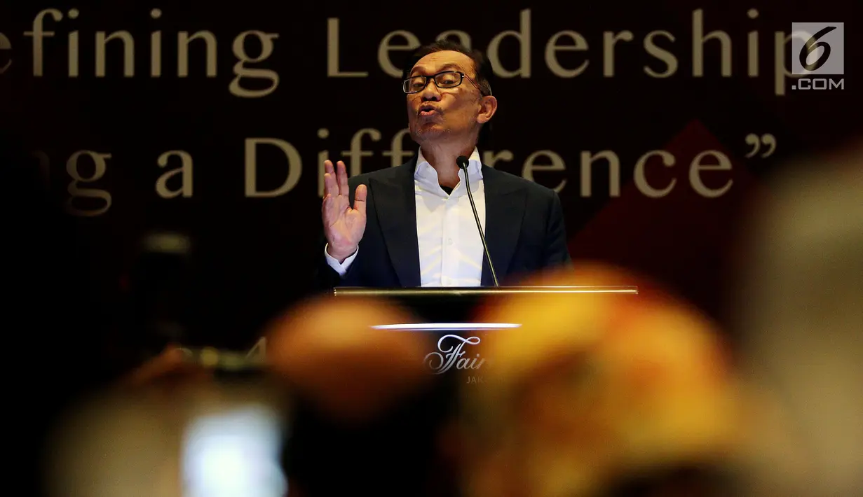 Pemimpin oposisi Malaysia, Anwar Ibrahim berbicara dalam The Executive Center for Global Leadership (ECGL) Leadership Forum 2018 di Jakarta, Rabu (4/7). Forum membahas perspektif baru dalam strategi manajemen dan kepemimpinan. (Liputan6.com/JohanTallo)
