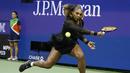 Pada set kedua, permainan tak jauh berbeda. Serena dan Kovinic silih berganti menciptakan poin hingga skor 2-2. (AP/John Minchillo)