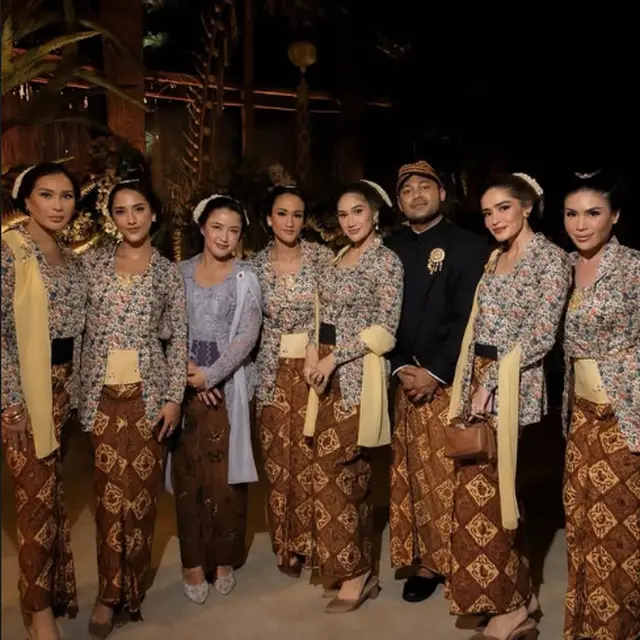 Yasmine Wildblood saat pernikahan Darma Mangkuluhur dan DJ Patricia (Foto: Instagram @yaswilblood)