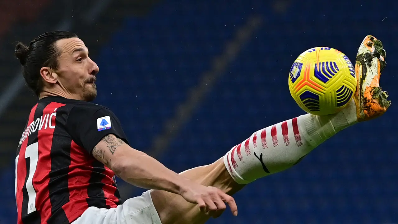FOTO: Menang Telak 4-0 atas Crotone, AC Milan Rebut Kembali Posisi Puncak dari Inter Milan