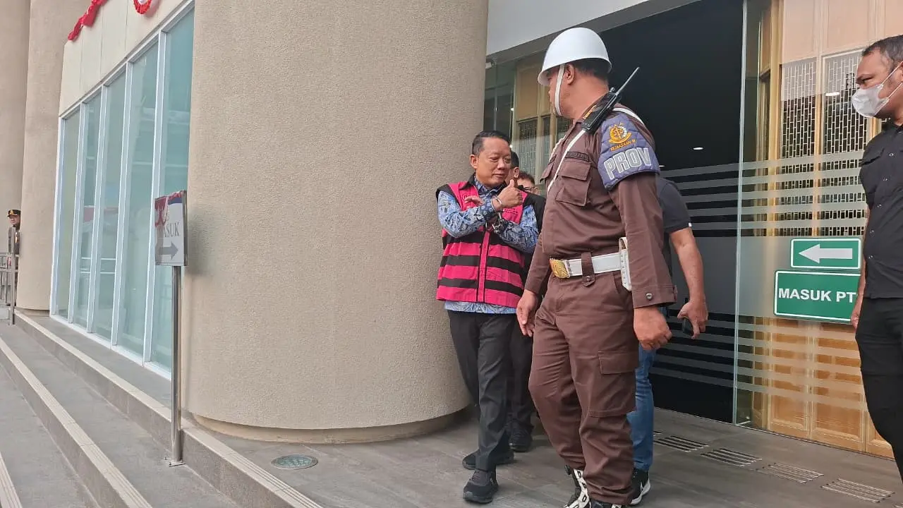 Mantan Jaksa Agung Muda Tindak Pidana Khusus (Jampidsus), Febrie Adriansyah usai diperiksa Tim 9 Kejaksaan Agung (Kejagung).  (Liputan6.com/Rifqy)