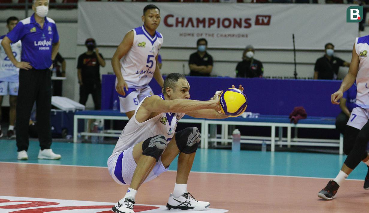 Pemain Bogor LavAni, Jorge Garcia berusaha menjangkau bola saat melawan Surabaya Bhayangkara Samator pada laga final four PLN Mobile Proliga 2022 di Padepokan Bola Voli Sentul, Jawa Barat, Sabtu (12/3/2022). Bogor LavAni kalah 2-3 (25-21, 25-22, 25-27, 21-25, 12-15) (Bola.com/M Iqbal Ichsan)