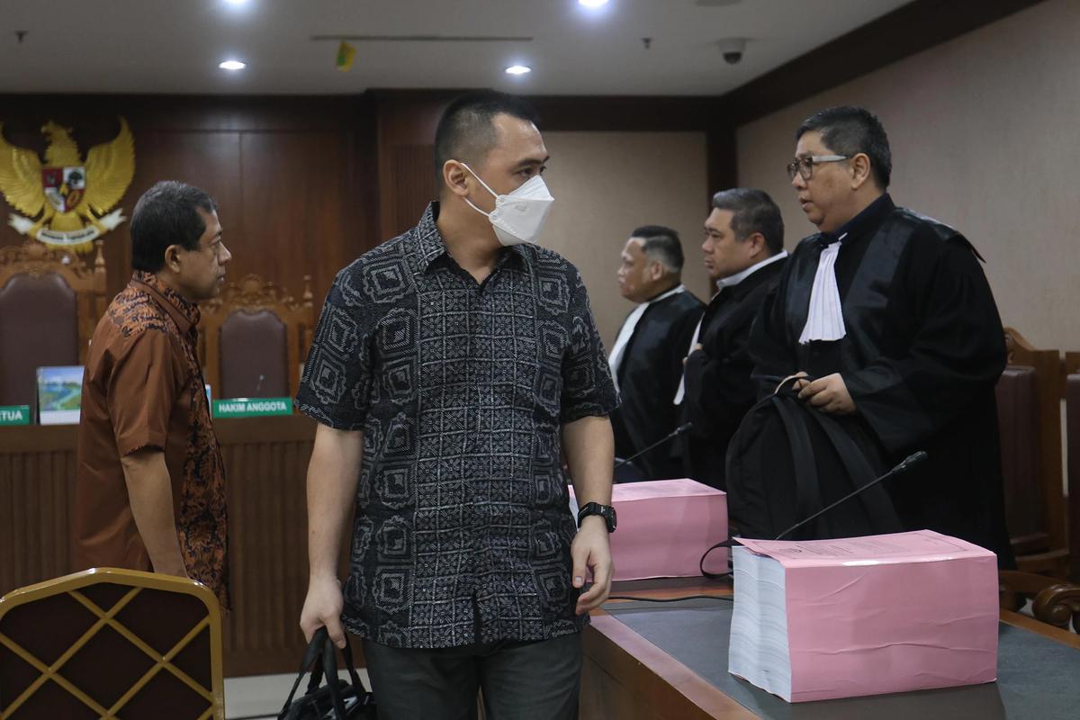 FOTO: Tiga Terdakwa Kasus  Korupsi Minyak Mentah  Dituntut Penjara 8 Tahun hingga 14 Tahun