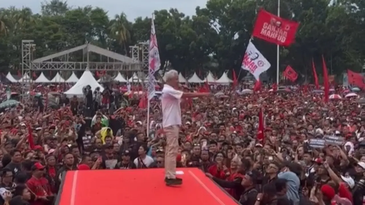 Ganjar Pranowo saat menyampaikan orasi politiknya di dalam kampanye akbar di Lapangan KONI Sario, Kota Manado, Sulut, Kamis (1/2/2024).