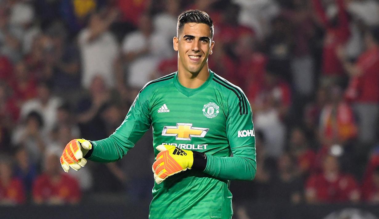 6. Joel Pereira - Kiper berusia 23 tahun ini merupakan hasil akademi Manchester United. Joel Pereira menjadi penghuni tim utama Manchester United pada 2015, namun ia lebih banyak menghabiskan kariernya sebagai pemain pinjaman. (AFP/John McCoy/Getty Images)