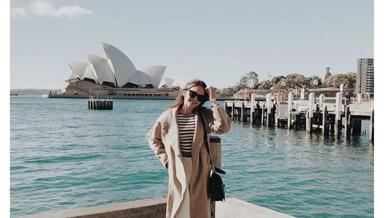 5 Gaya Liburan Enzy Storia di Sidney, Kompak Bareng Sahabat