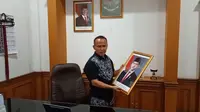 Wakil Ketua DPRD Sukabumi Turunkan Foto Gibran Usai Putusan MK