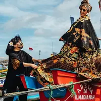 Susi Pudjiastuti dan Anne Avantie merayakan Hari Batik Nasional (Instagram @anneavantieheart)