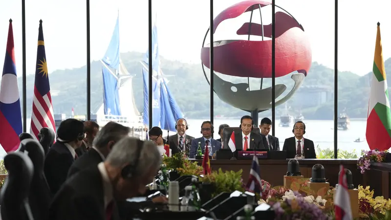 Jokowi Resmi Buka KTT ke-42 ASEAN 2023 di Labuan Bajo