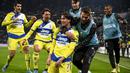 Gol kemenangan Juventus tercipta pada menit ke-88. Gol dicetak oleh bunuh diri bek Sassuolo, Ruan Tressoldi yang berusaha memblok tendangan Dusan Vlahovic yang akhirnya berbelok arah dan membuat kiper Gianluca Pegolo mati langkah. (LaPresse via AP/Fabio Ferrari)