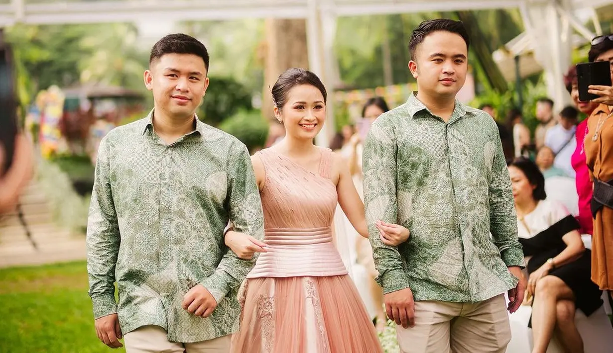 Tanpa mengenakan kebaya, Gritte Agatha tetap terlihat cantik dalam balutan dress [@gritteagatha]