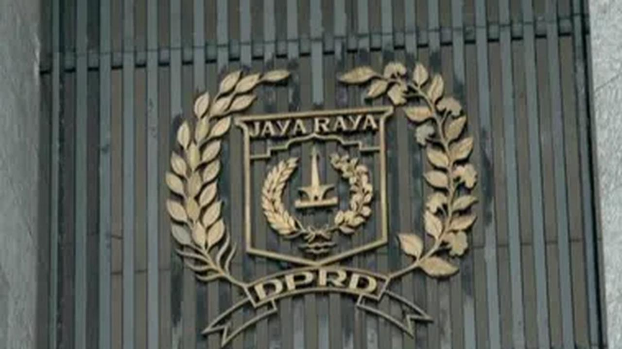 Badan Kehormatan (BK) DPRD DKI Jakarta mengatakan kejadian viral Anggota DPRD DKI Fraksi PDIP Cinta Mega yang diduga bermain game saat rapat paripurna berlangsung melanggar kode etik.