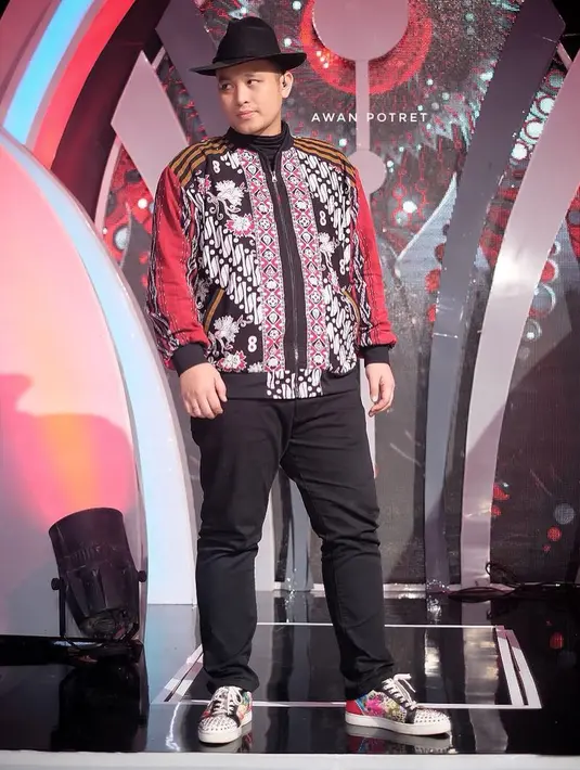 Gilang Dirga, kini sukses menjadi pembawa acara terkenal dan kebanjiran pekerjaan pastinya. Mengawali kariernya, Gilang pernah menjadi juara 2 dalam pemilihan model. Hingga akhirnya banyak tawaran yang berdatangan. (Instagram/gilangdirga)