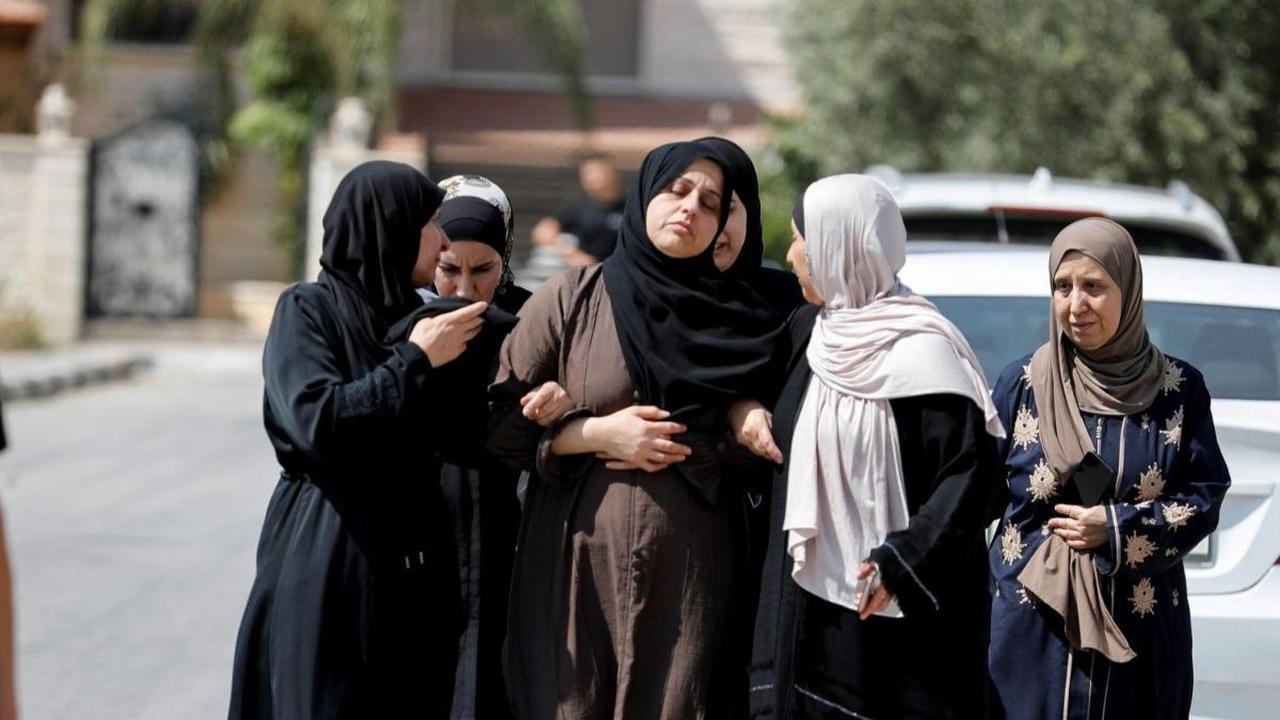 "Ada pengakuan dari dalam Kompleks RS Al-Shifa yang menyebut tentara Israel mengancam petugas medis dan warga pengungsi dengan mengatakan akan menghancurkan gedung atau mereka akan disiksa, diinterogasi dan dieksekusi," demikian pernyataan kantor media Pa