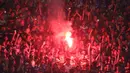 Bobotoh Persib merayakan kemenangan Persib atas Sriwijaya FC 2-0 dalam Final Piala Presiden 2015 di Stadion Utama Gelora Bung Karno, Jakarta, Minggu (18/10/2015). (Bola.com/Nicklas Hanoatubun)