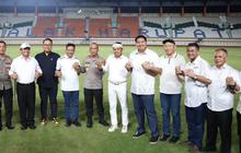 VIDEO: Demul Jajal Stadion Si Jalak Harupat, Momen Main Bola Bareng Menteri Prabowo "Nyaris Gol!"
