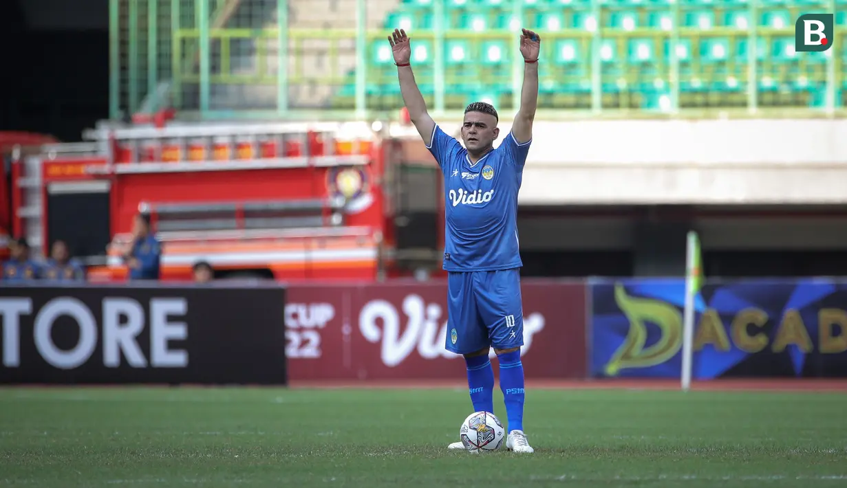 <p>Ia dimainkan untuk mengisi pos yang ditinggal Hapidin yang tengah cedera saat laga imbang 1-1 melawan PSCS Cilacap pada 10 September 2022 lalu. (Bola.com/Bagaskara Lazuardi)</p>