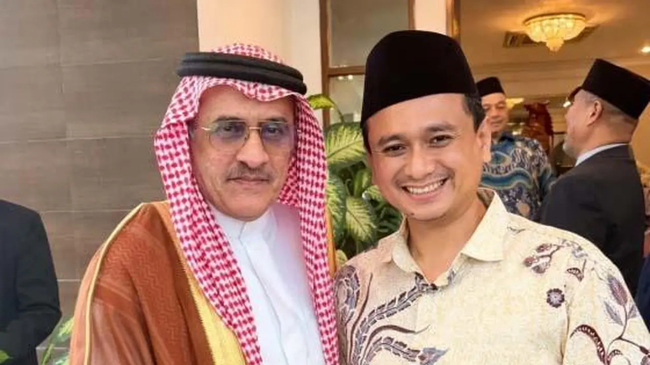 Pimpinan Pondok Pesantren Darul Amanah Kendal, KH Muhammad Fatwa, menghadiri pertemuan halalbihalal dengan Duta Besar Arab Saudi untuk Indonesia, Faisal Abdullah Amody. (Istimewa)