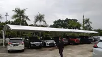 Penampakan kanopi parkiran berkapasitas 6-10 mobil anggota DPRD Batam yang menghabiskan anggaran mencapai Rp198 juta. (Liputan6.com/ Ajang Nurdin)