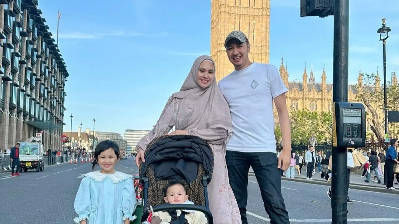 Potret Khalisa Anak Kartika Putri saat Liburan di London