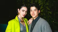 Mario Maurer dan Davika Hoorne tiba di Indonesia. Mereka siap menghadiri gala premiere film Kang Mak From Pee Mak di Jakarta, Sabtu (3/8/2024) malam. (Foto: Dok. Instagram @mario_mm38)