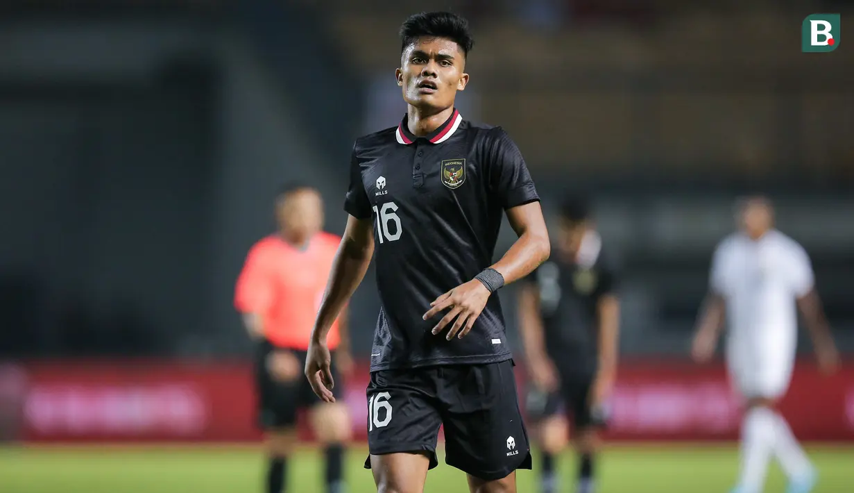 Ramadhan Sananta. Gelandang serang milik PSM Makassar ini menjadi pemain termuda kedua dalam skuad Timnas Indonesia di Piala AFF 2022. Saat ini ia baru berusia 20 tahun 1 bulan. Bersama timnas senior ia baru mengoleksi 2 caps sejak melakukan debut pada 24 September 2022. Piala AFF 2022 menjadi Piala AFF pertama bagi Ramadhan Sananta. (Bola.com/Bagaskara Lazuardi)