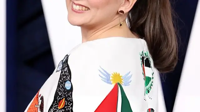 Potret YouTuber Ms. Rachel Curi Atensi Pakai Gaun Upcycle Berhias Gambar Karya Anak-anak Gaza di Glamour Women of the Year 2025