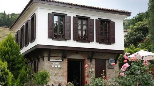 7 Desain Rumah Jadul dan Klasik yang Sedang Tren, Hadirkan Nuansa Nostalgia  Masa Lalu - Lifestyle Fimela.com