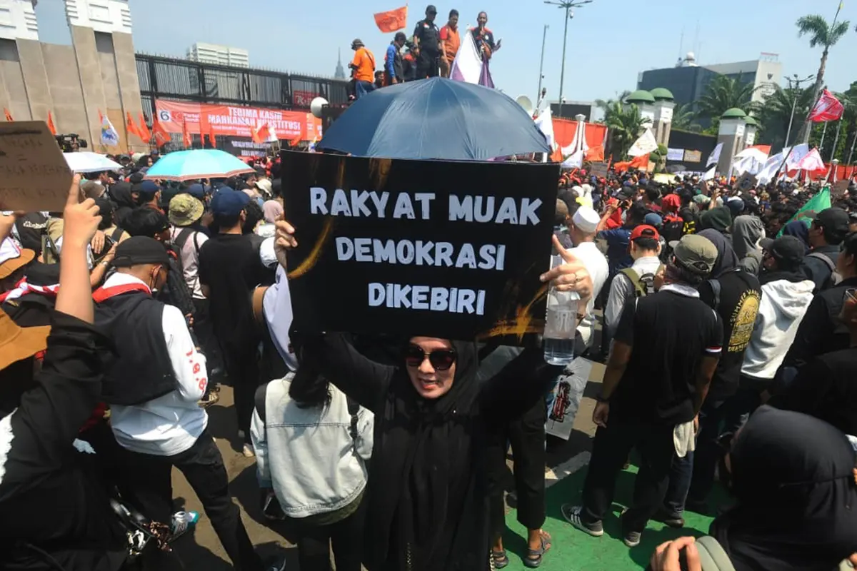 Massa Mulai Padati Depan Gedung DPR/MPR RI