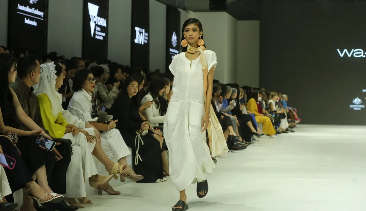 Koleksi Wa-ring dan Yanggurdi mengintegrasikan pengetahuan budaya dan rasa hormat mereka, lewat warna, tekstil, dan desain ramah lingkungan. [Foto: Document/FIMELA]