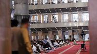 Ribuan umat Islam memadati Masjid Istiqlal Jakarta untuk melaksanakan Salat Iduladha 1446 H, Jumat (6/6/2025). (Tim News).