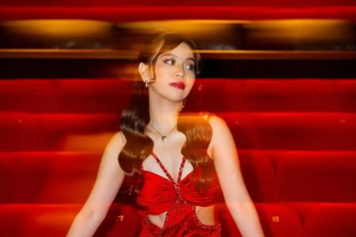 Penampilan Frislly Herlind dalam acara Gala Premier. (credit:instagram.com/itsme.frisllyherlind/didi