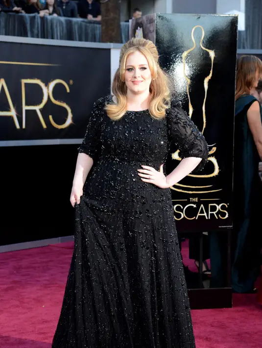Hal itu terbukti lewat pencapaian Adele memecahkan rekor YouTube. Dilansir laman Telegraph, Minggu (25/10/2015), hanya dalam waktu 24 jam, Adele berhasil menembus angka 25 juta viewers untuk videoklip single Hello miliknya. (Bintang/EPA)