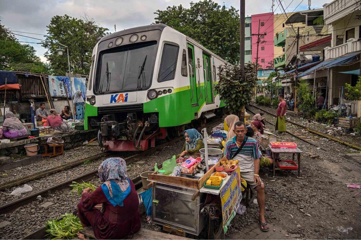 FOTO: Uniknya Pasar Ekstrem Dupak Magersari Yang Sudah berusia Lebih dari Setengah Abad