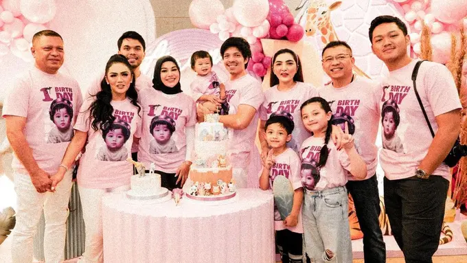 Perayaan ultah pertama Ameena putri Atta dan Aurel (Instagram/krisdayantilemos)