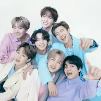 Mulai dari BTS sebagai duta merek global Louis Vuitton hingga BLACKPINK dengan merek fashion berbeda. Simak alasannya. (Foto: Instagram.com/Louis Vuitton).