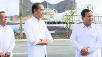 Presiden terpilih 2024-2029 Prabowo Subianto berjanji di depan Presiden Jokowi akan melanjutkan dan menyelesaikan pembangunan Ibu Kota Nusantara (IKN) di Kalimantan Timur. Hal ini disampaikan Prabowo sebelum menghadiri rapat kabinet perdana di IKN, Senin (12/8/2024). (Foto: Youtube: Sekretariat Presiden)