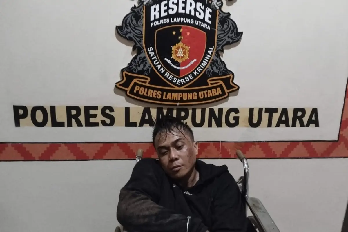 Tersangka begal dan barang bukti senjata api yang diamankan polisi (Istimewa)