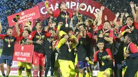 Persik Kediri menjuarai Liga 2 2019 setelah mengalahkan Persita Tangerang 3-2 di Stadion I Wayan Dipta, Gianyar, Senin (25/11/2019). (Bola.com/Gatot Susetyo)