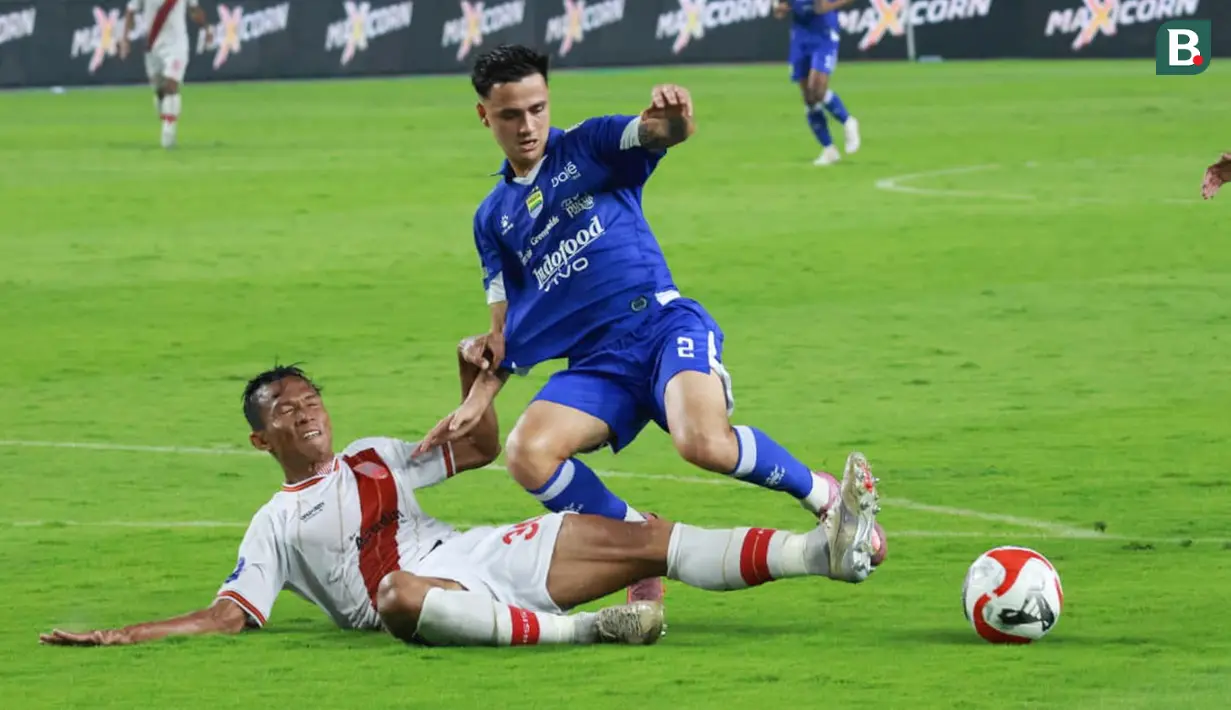 Persib menghajar Persis dengan dua gol tanpa balas dalam pekan kesepuluh BRI Super League di Stadion Gelora Bandung Lautan Api (GBLA), Bandung, pada Senin (27/10/2025) malam WIB. (Bola.com/Erwin Snaz)