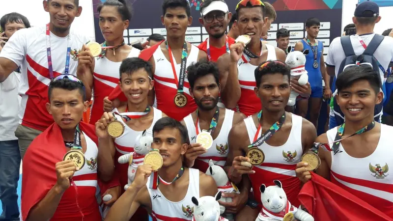 Tim dayung putra Indonesia merebut medali emas nomor ringan delapan putra di Asian Games 2018