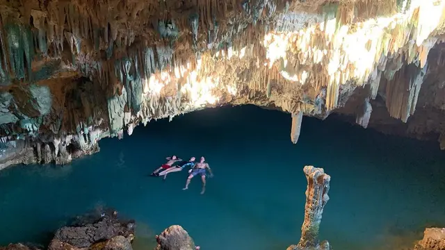 Ashraf berlibur di Gua Rangko.