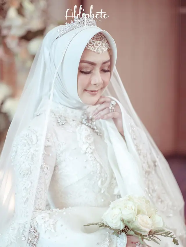Kembali Rujuk, Ini 6 Momen Pernikahan Eddies Adelia dan Mantan Suami