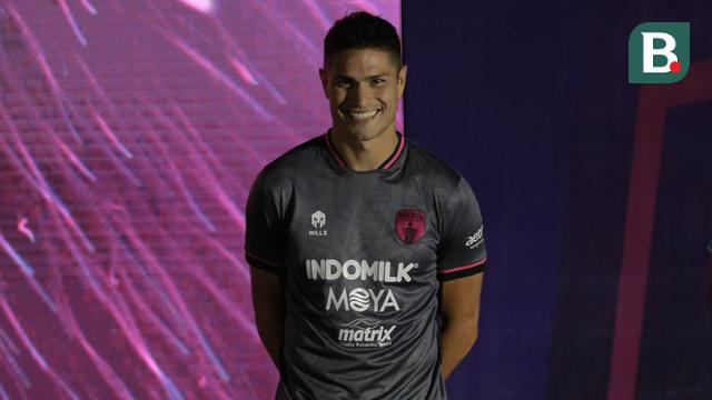 Foto: Persita Tangerang Pamerkan Seragam Anyar untuk Mengarungi BRI Liga 1 Musim 2022 / 2023