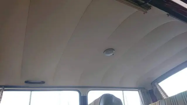 Toyota Hiace jadul (Facebook/Sri Lankan Van Riders)