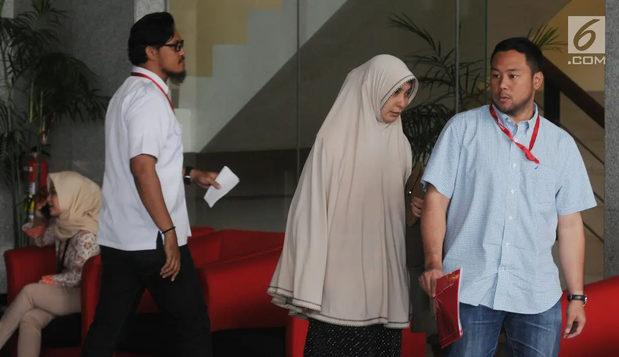 Anggota DPRD dari Partai Hanura dan juga calon Walikota (cawalkot) Malang 2018 Ya'qud Ananda Gudban meninggalkan gedung KPK usai menjalani pemeriksaan, Jakarta, Jumat (13/4). (Merdeka.com/Dwi Narwoko)