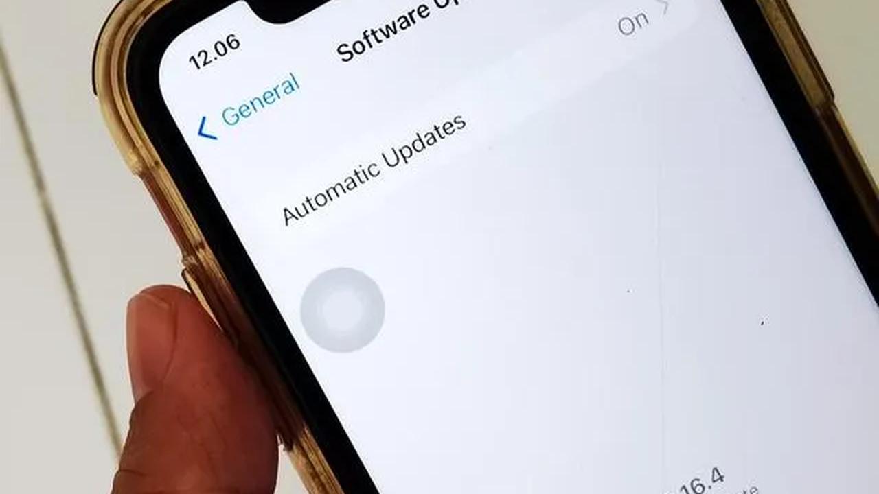 Menperin mengungkapkan bahwa pembongkaran kasus IMEI merupakan inisiatifnya. Pasalnya, sekitar setahun lalu, dia mengaku didekati sejumlah pihak untuk mengakali aturan IMEI.