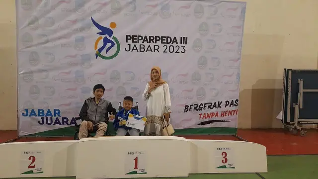 Kenalan dengan Kenzie Aqila, Bocah Disabilitas Peraih Medali Emas Peparpeda Jabar 2023