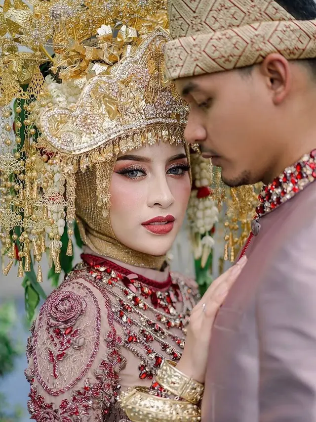 Momen Pernikahan Selebgram Aghnia Punjabi, Mewah dan Glamour
