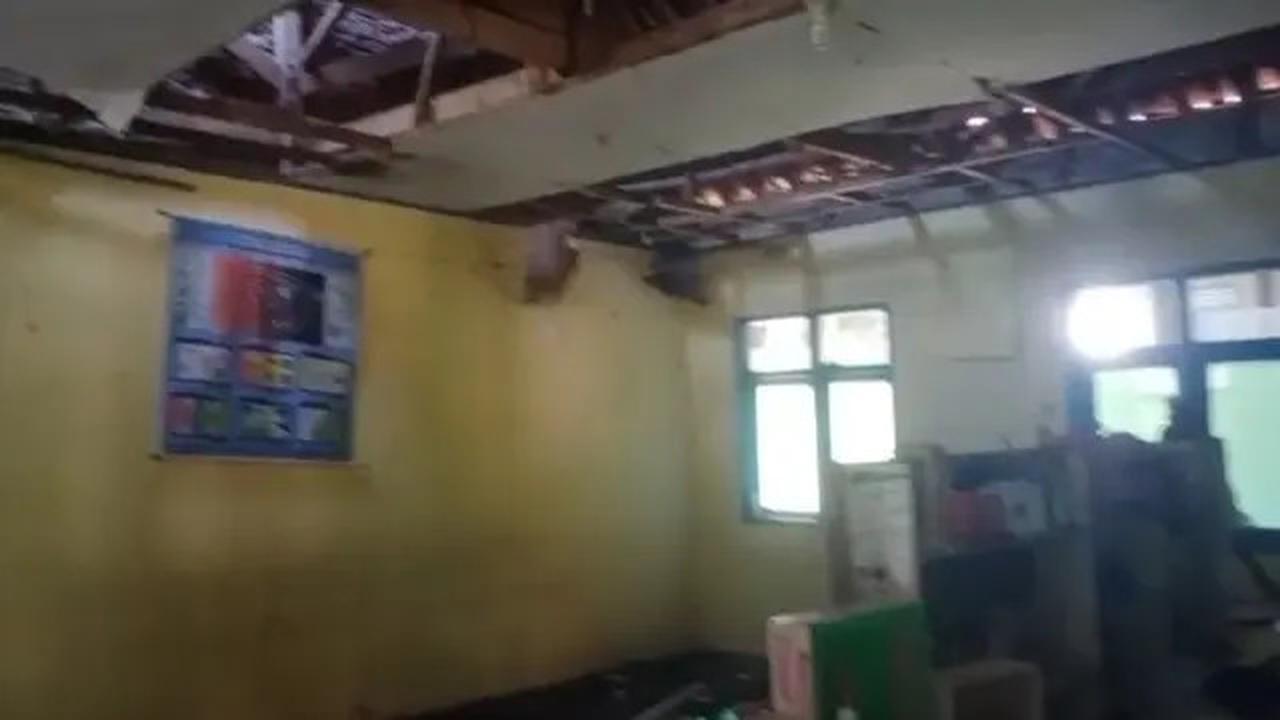 Gedung Sekolah Lapuk dan Atap Ambruk, SDN Nagrak Sukabumi Butuh Tindakan Cepat